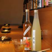 ぷるぷる食感が楽しいゼリー状の梅酒「ぷるぷるゼリー梅酒」と、梨の香りと爽やかな飲み口が特徴の「梨園」