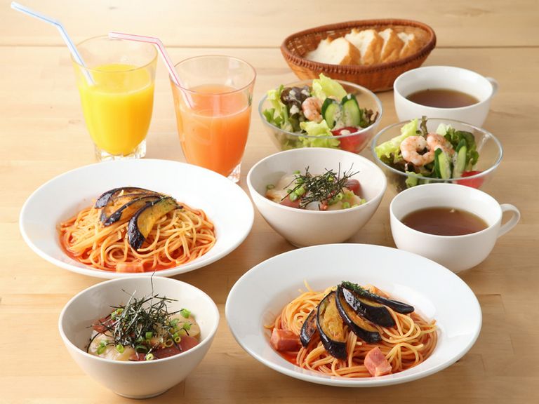 みんなで取り分けて食べられる『1200円ランチ』