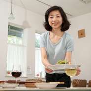 リラックスして食事を楽しんでもらえるように心がけています。押しつけにならないように、料理やおすすめの食べ方を説明。おいしいと言われた時はもちろん、「幸せです」と声をかけてもらえ、やりがいを感じます。
