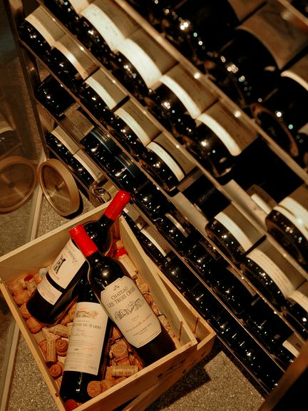 ボルドー、ブルゴーニュ等、世界の銘酒をお楽しみ下さい