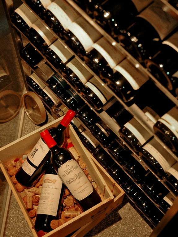 ボルドー、ブルゴーニュ等、世界の銘酒をお楽しみ下さい