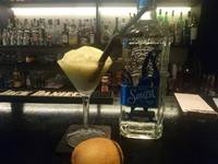 年中食べられるイメージの強いキウイ。
国内産が一番多く出回るの冬から春。
甘酸っぱいキウイの味わいを引き立てる相棒、
その一押しはテキーラ！

陽気な気分になれるカクテルです。
