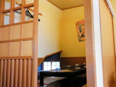 1Fにある個室は掘りごたつ、2Fは座敷個室がございます。