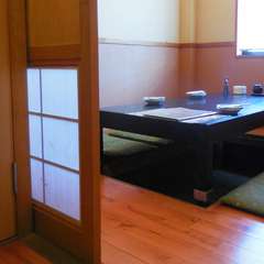 落ち着いた個室（掘りごたつ）で、家族で長く楽しく晩御飯