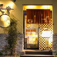 ＜1階＞カウンター:4席完全個室（掘りごたつ）:4名様×1部屋、6名様×1部屋
＜2階＞完全個室（掘りごたつ）:5名様×1部屋、10名様×1部屋、5名様×1部屋
＜3階＞大宴会場（座敷）:最大36名様のお部屋になります