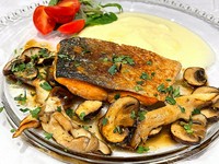 　Salmon and mushroom meuniere