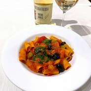 Rigatoni Puttanesca (Olives, Anchovies, Capers, Oregano Tomato)