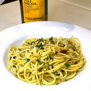  Spaghetti Garlic and chili pepper peperoncino