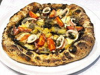 Hakodate squid ink pizza