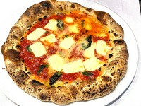 Margherita (water buffalo cheese)　