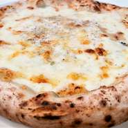 Gorgonzola and cream pizza