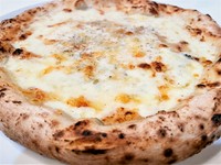 Gorgonzola and cream pizza