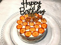 12センチホール(2～4人前） ￥6500
15センチホール(4～8人前）￥8500

コース料理注文の方お一人様￥1000引き
＊ご予約は3日前までにお願いいたします。
