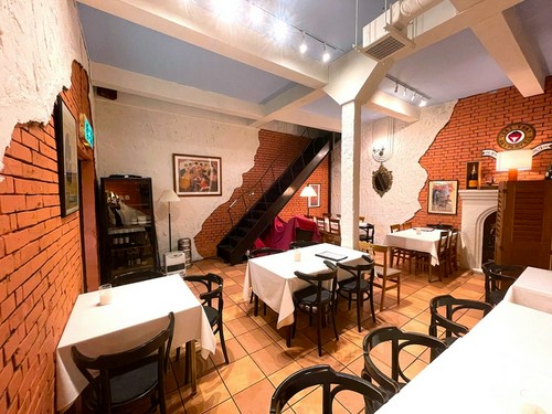 店内億にもシックな空間が広がります。