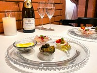 キャビア、フォアグラ・トリュフ、北海道の新鮮な魚介、北海道旭高砂牛フィレを堪能するコースです。
