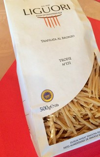 ねじった形が特徴的なショートパスタ、『トロフィエ』