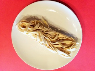 モチモチ感を味わえる平打ちロングパスタ　『タリアテッレ』