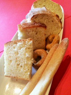 イタリアの各地方のパンを常時ご用意　『てづくりパン』