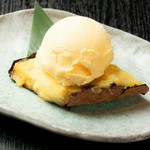 焼き立てのスイートポテトに冷たいアイスの取り合わせ！