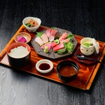 まぐろ食べ比べ/ご飯/味噌汁/小鉢/香の物/茶碗蒸し