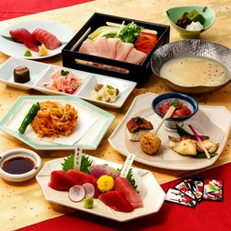 こだわりのまぐろと季節の美味しいものを吟味した、ボリューム満点のコース※21名様以上は大皿でのご提供