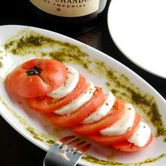 トマトとモツァレラチーズのカプレーゼ