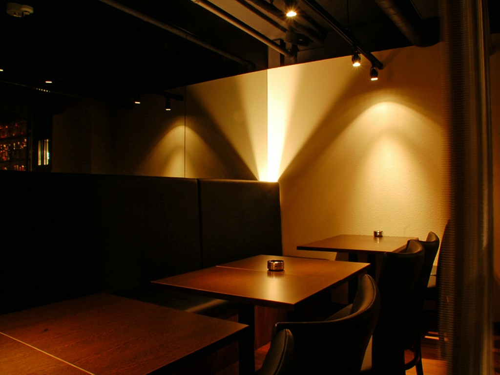 テーブル席でゆったりと