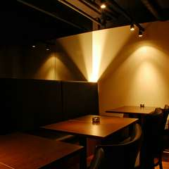 テーブル席でゆったりと