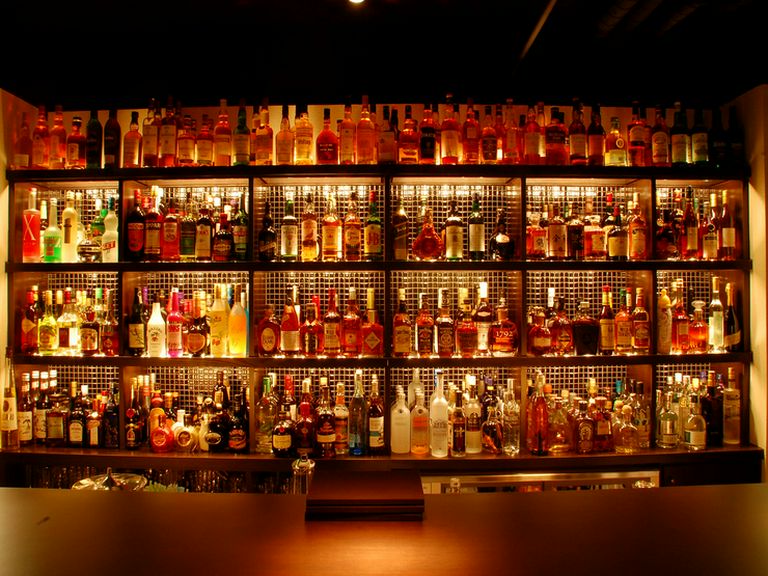 ワイン、ウィスキーなど、ドリンクは600種、充実の品揃え。