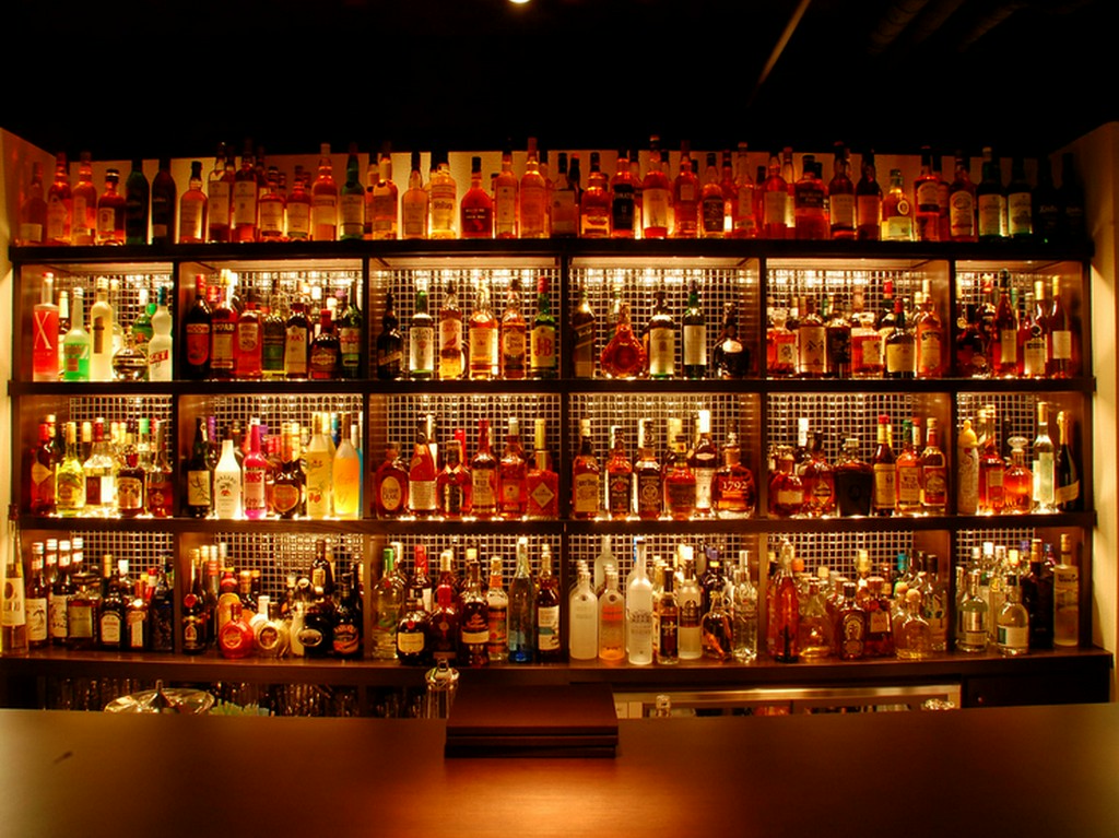 ワイン、ウィスキーなど、ドリンクは600種、充実の品揃え。