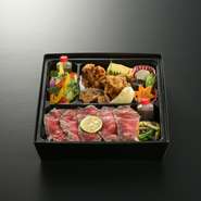 国産ローストビーフ（自家製ソース）・若鶏の唐揚げ・煮物・野菜サラダ（自家製ドレッシング）