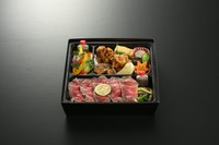 国産ローストビーフ(自家製ソース)・若鶏の唐揚げ・煮物・野菜サラダ(自家製ドレッシング)