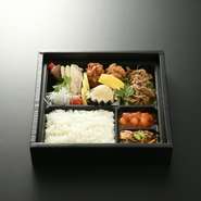 牛肉のオイスターソース炒め・唐揚げ・ごま団子・蒸し鶏の特製ソース・海老チリ・麻婆豆腐