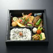 海老フライ・白身魚フライ・西京焼き・清川恵水ポークロース味噌漬け焼き・煮物
※ご要望に応じて内容の変更可能です。