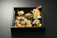 天然寒ブリ西京焼き・蟹の天麩羅・牡蠣の炊き込みご飯・煮物
※3日前要予約
※5個以上