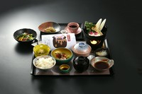※5日前までにご予約をお願い致します。
※お席のみのご予約は承っておりません。
※1階は、小学生未満のお客様のご利用はできません。
※ランチタイムに限り、お支払いは現金のみとさせていただきます。