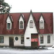 濃厚で辛みのあるスープに、その日の朝に仕入れた新鮮で歯応えの良いもやしと麺がからまり、絶妙な味です。