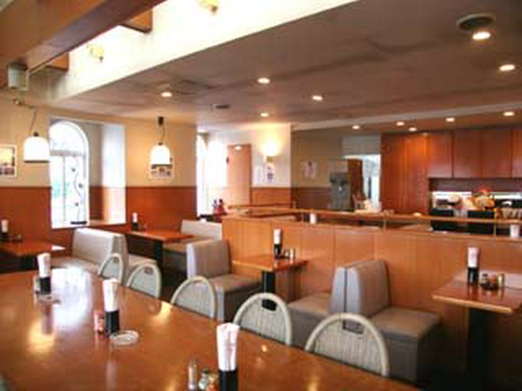 広い店内でお待ちしております。