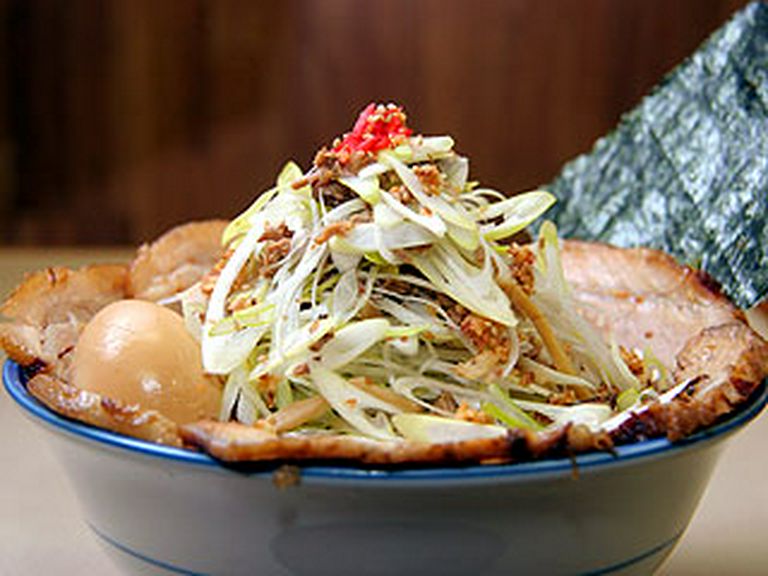 ねぎら〜めんとちゃ〜しゅ〜めんが一度に味わえる。お得な一杯。