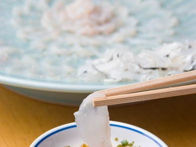 今宵のデートは、天然とらふぐで贅を凝らした至福のひとときを