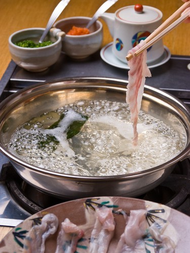 甘みが強い「剥き身」を使った『ふぐしゃぶしゃぶ』