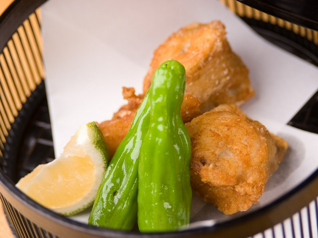 「玉締め絞りのごま油」で揚げる『ふぐ唐揚げ』