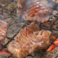 絶妙な焼き加減でご提供する「牛たん炭焼」