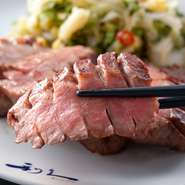 利久の代表的メニュー・炭焼き「極み」や、牛たん寿司をご賞味下さい。

