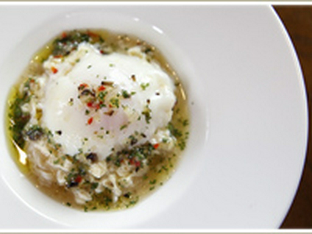 洋館の中でゆったりとフレンチを楽しみながら、優雅な女子会を