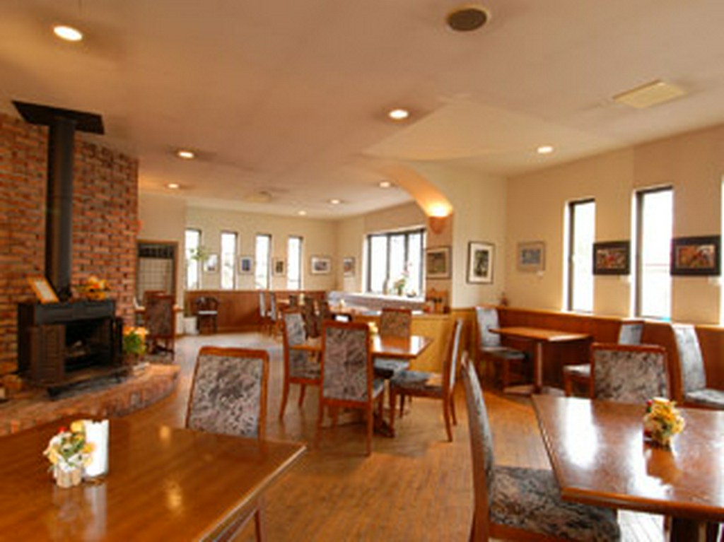 光がふりそそぐ明るい室内で上質な時間をお過ごしください