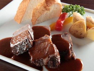 和牛の赤ワイン煮