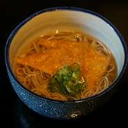 かけそばじゃ物足りない
でもえび天そばじゃ多すぎる
そんな方には定番のきつねそばはいかがですか