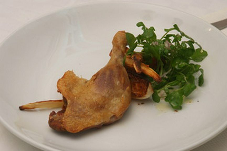 鴨のコンフィー　季節の根菜添え