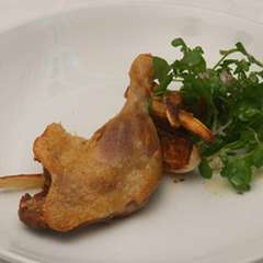 鴨のコンフィー　季節の根菜添え